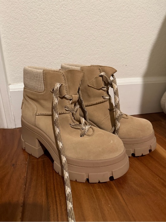 UGG Shoes - UGG Chunky Lace-Up Heeled Ankle Boots in Tan